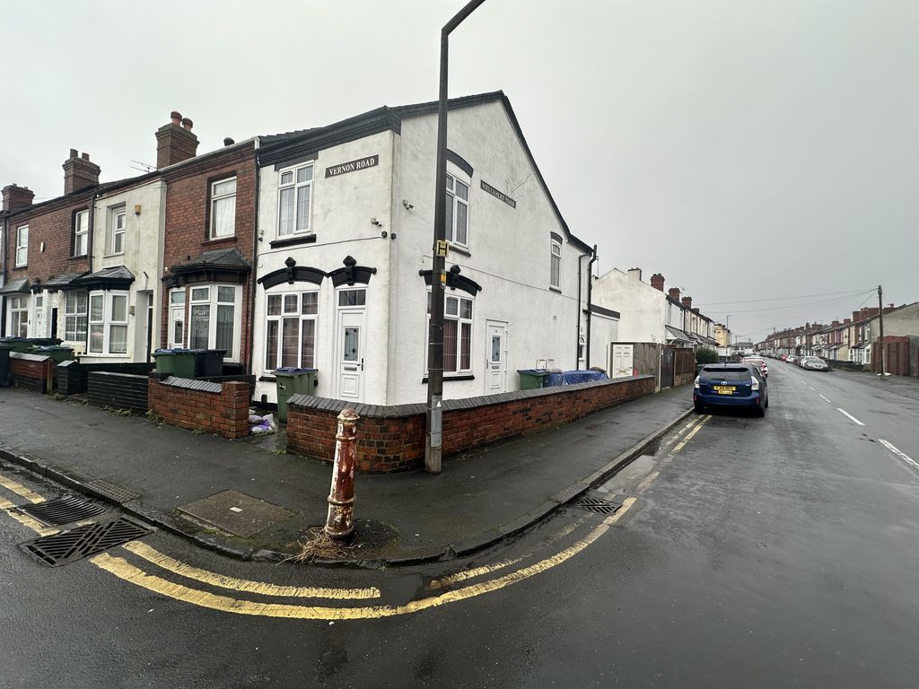 2 bed to rent in Vernon Road, Oldbury, West Midlands B68, £