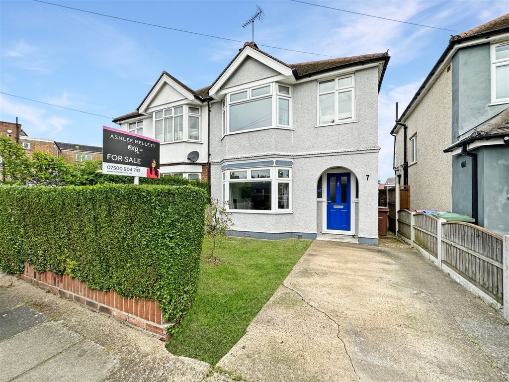 3 bed semidetached house for sale in Central Road, StanfordLeHope