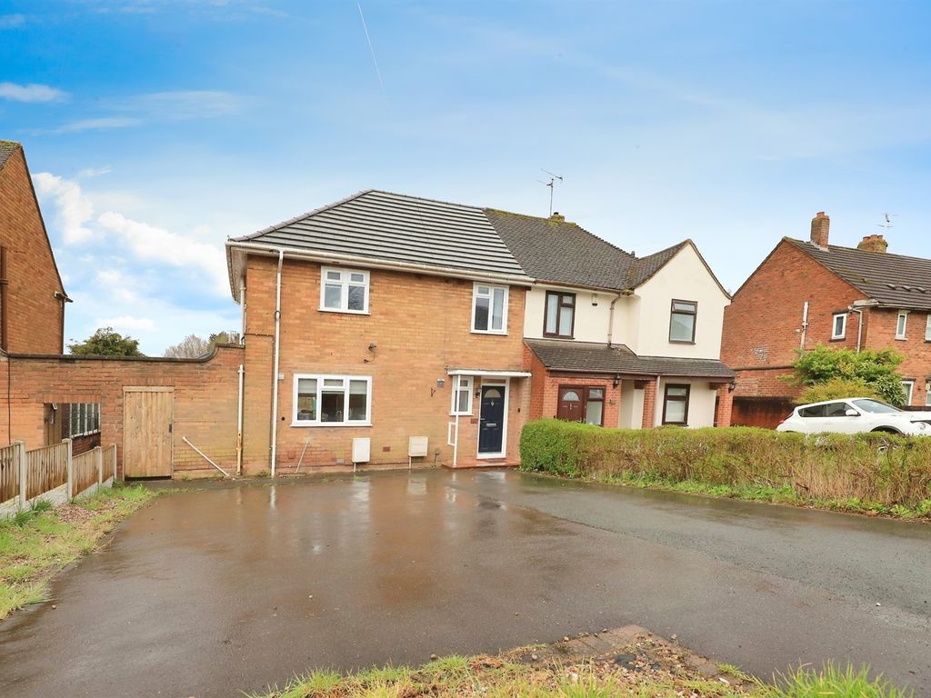 3 bed semidetached house for sale in Lynton Avenue, Claregate