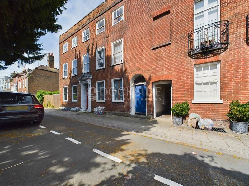 4 bed town house for sale in Mansion Row, Gillingham ME7 Zoopla