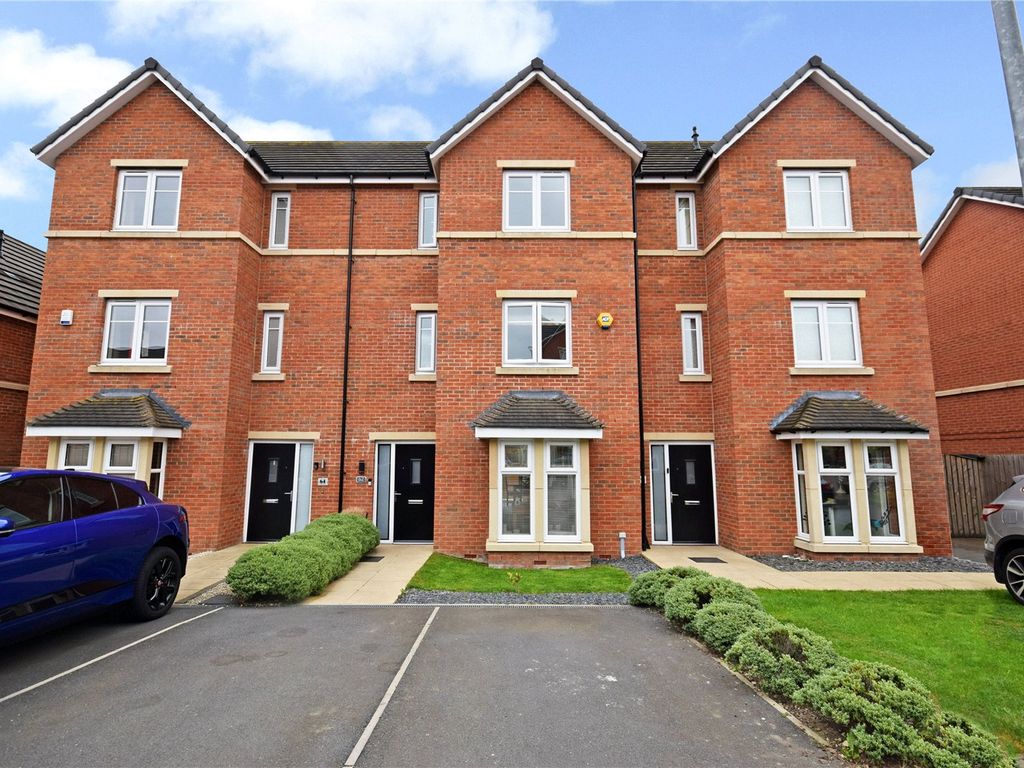 4 bed town house for sale in Allerton Road, Wakefield, West Yorkshire