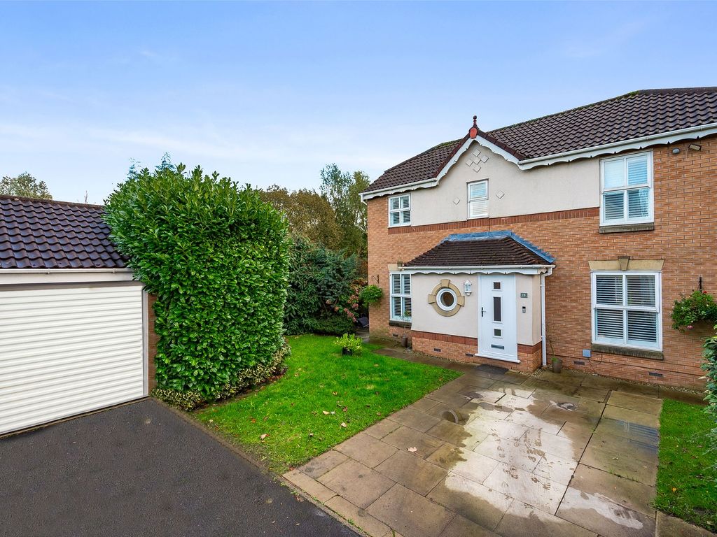 3 bed detached house for sale in Malham Drive, Whitefield M45, £325,000
