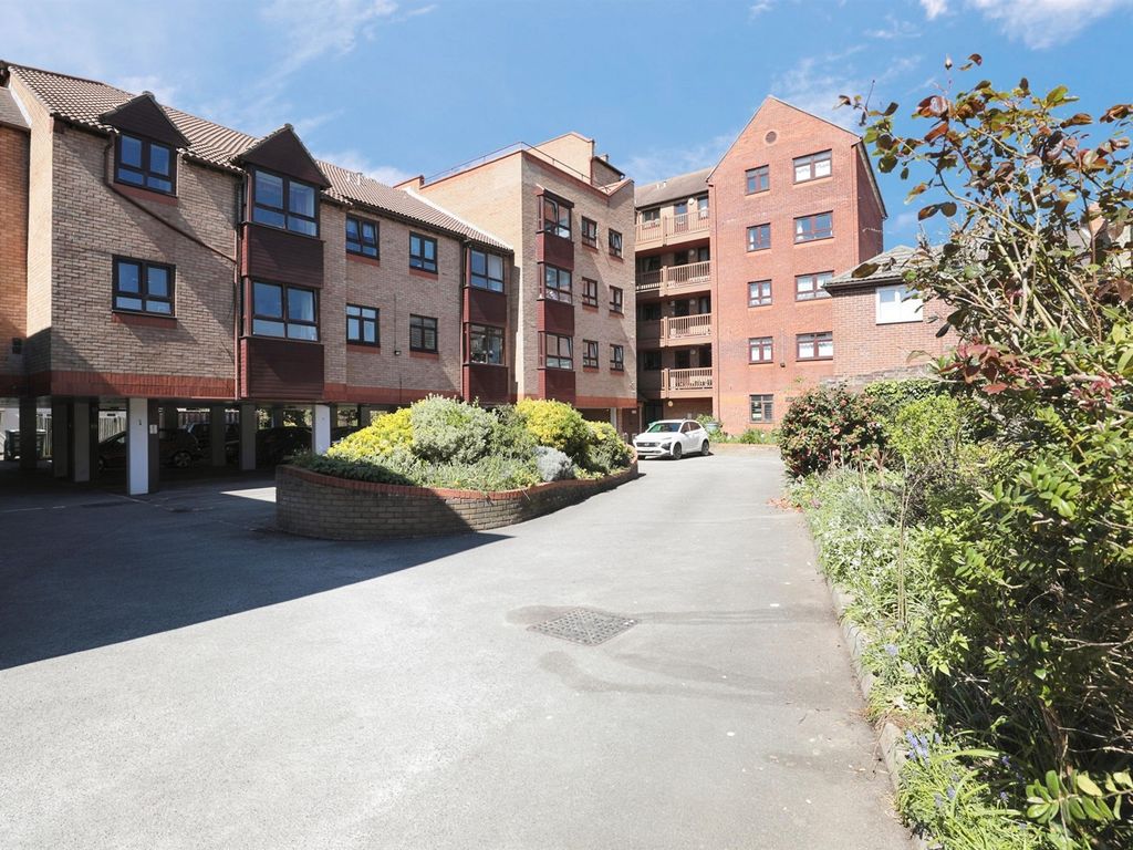 1 bed flat to rent in Collingwood Road, Southsea PO5, £800 pcm Zoopla