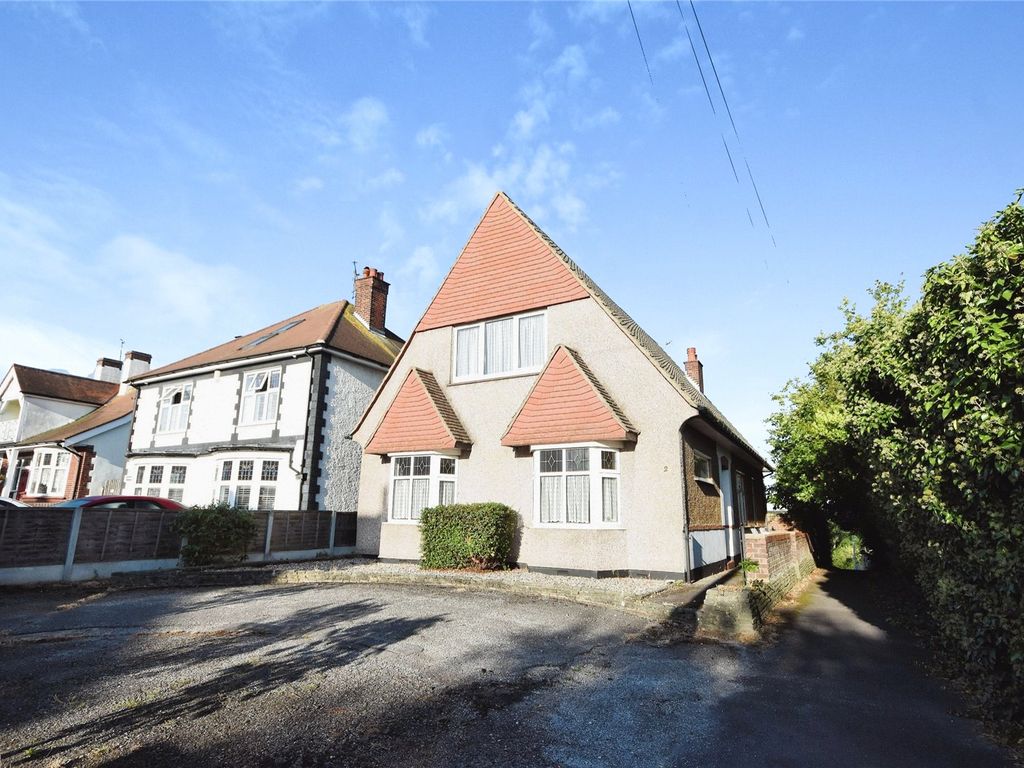 3 bed detached house for sale in High Road, Rayleigh, Essex SS6, £