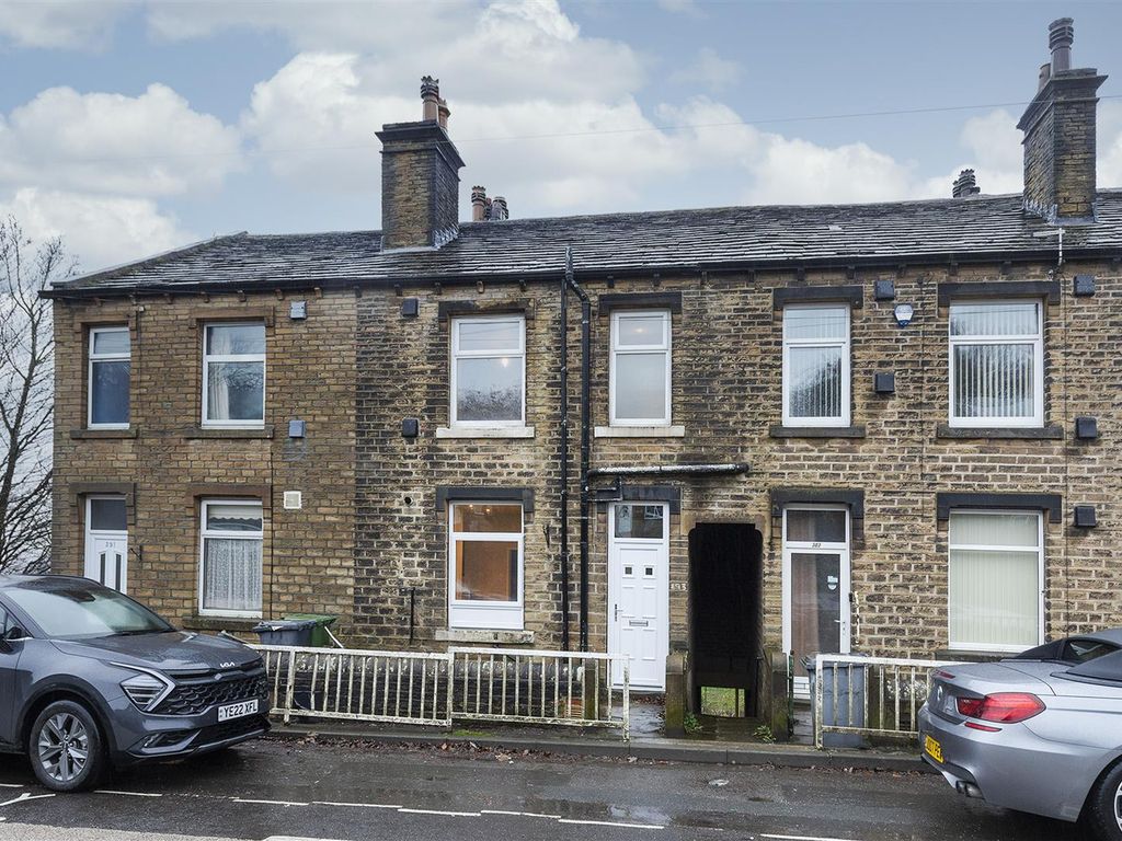 3 bed terraced house to rent in New Hey Road, Salendine Nook