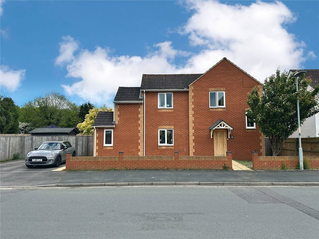 3 bed detached house for sale in Colwell Avenue, Hucclecote, Gloucester, Gloucestershire GL3