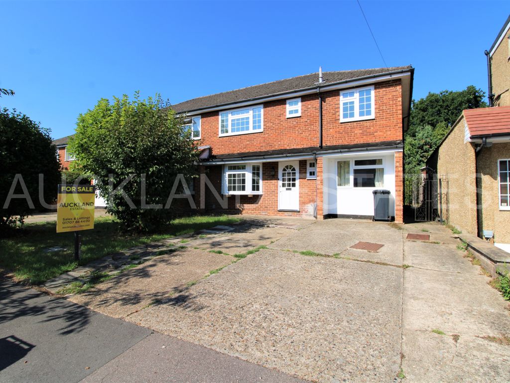 4 bed semidetached house for sale in Windmore Avenue, Potters Bar EN6