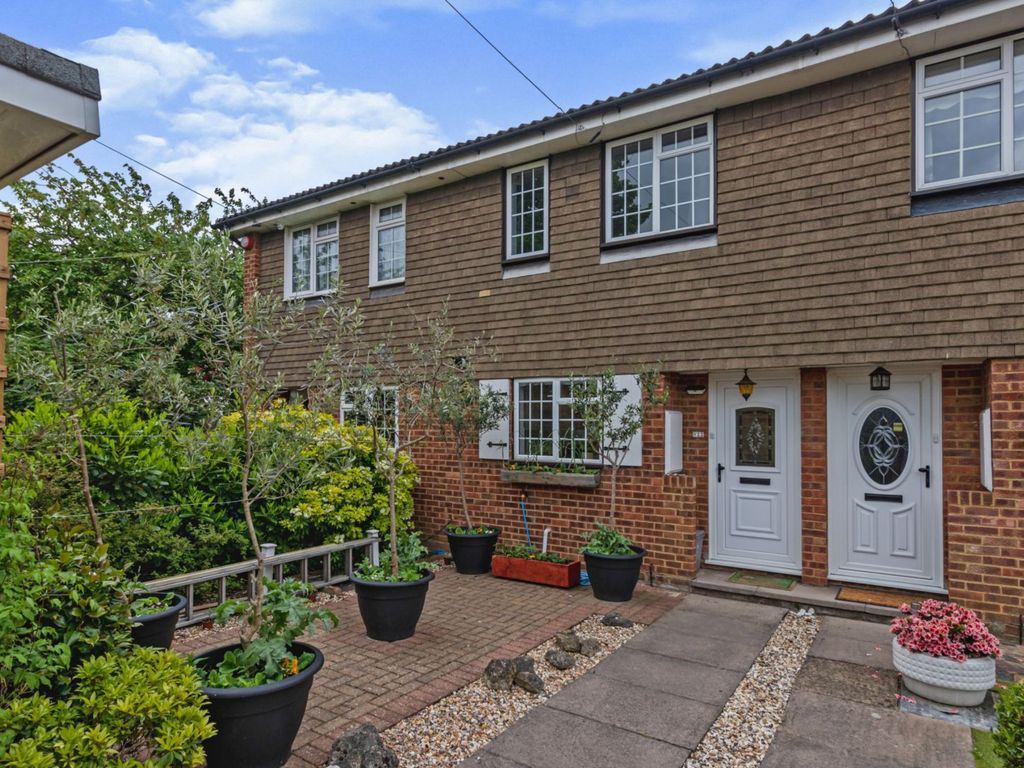 2 bed terraced house for sale in Nova Mews, Morden SM3 Zoopla
