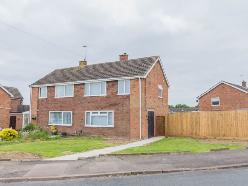 3 bed semidetached house for sale in Drayton Road, Irthlingborough