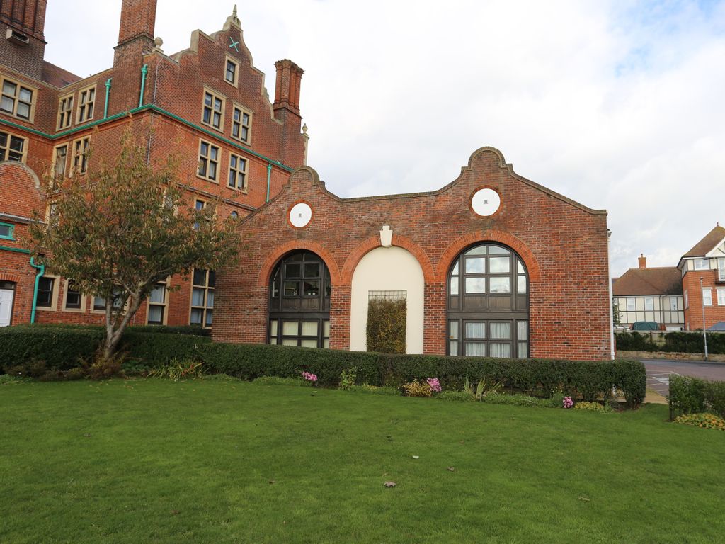 2 bed flat to rent in Cobbold Road, Felixstowe IP11, £995 pcm Zoopla