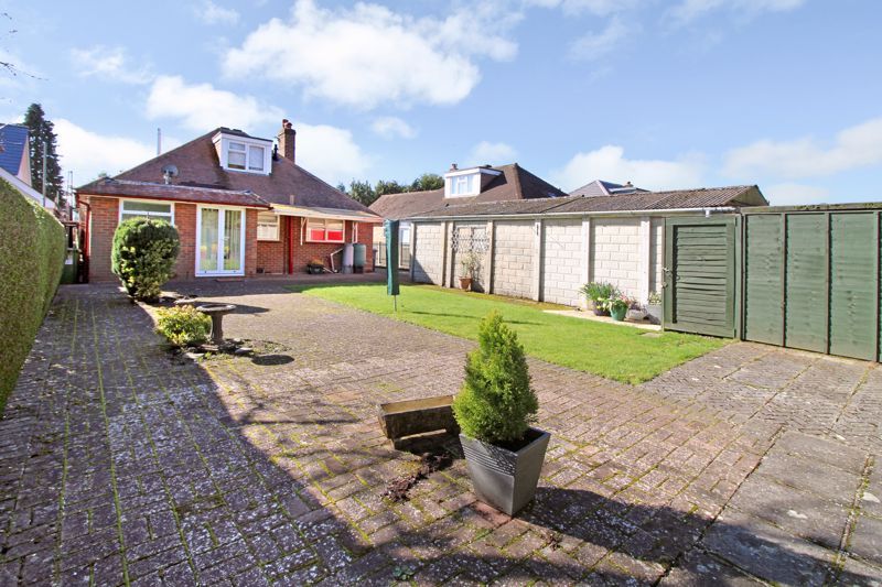 3 bed detached bungalow for sale in Orchard Way, Holmer Green, High