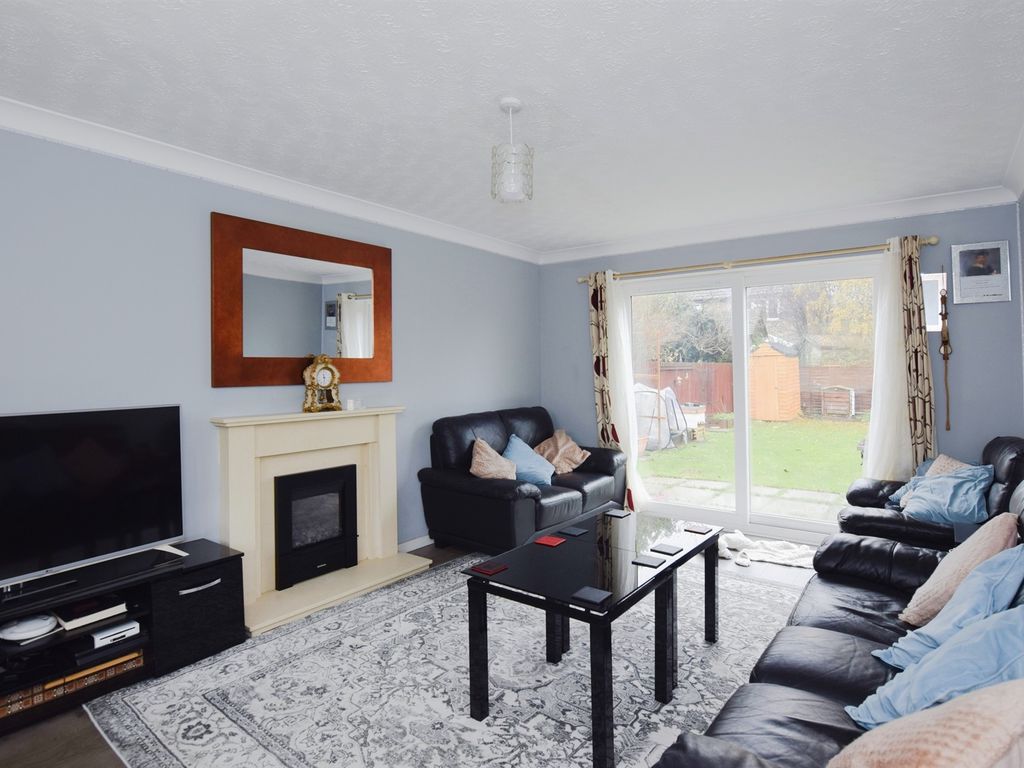 3 bed detached house for sale in Fenside Drive, Newborough