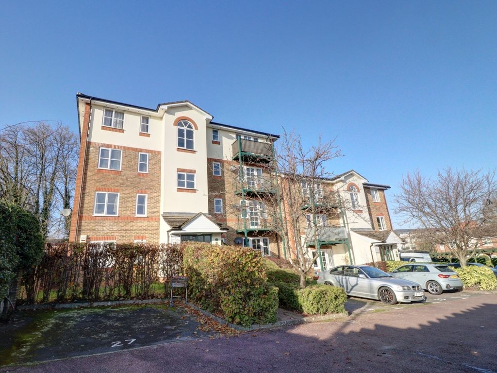 2 bed flat for sale in Alexandra Park, Queen Alexandra Road, High