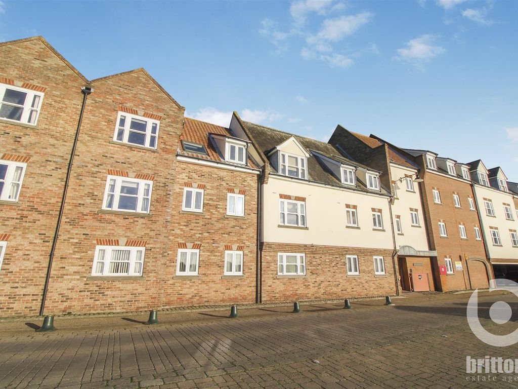 2 bed flat for sale in South Quay, King's Lynn PE30, £110,000 Zoopla