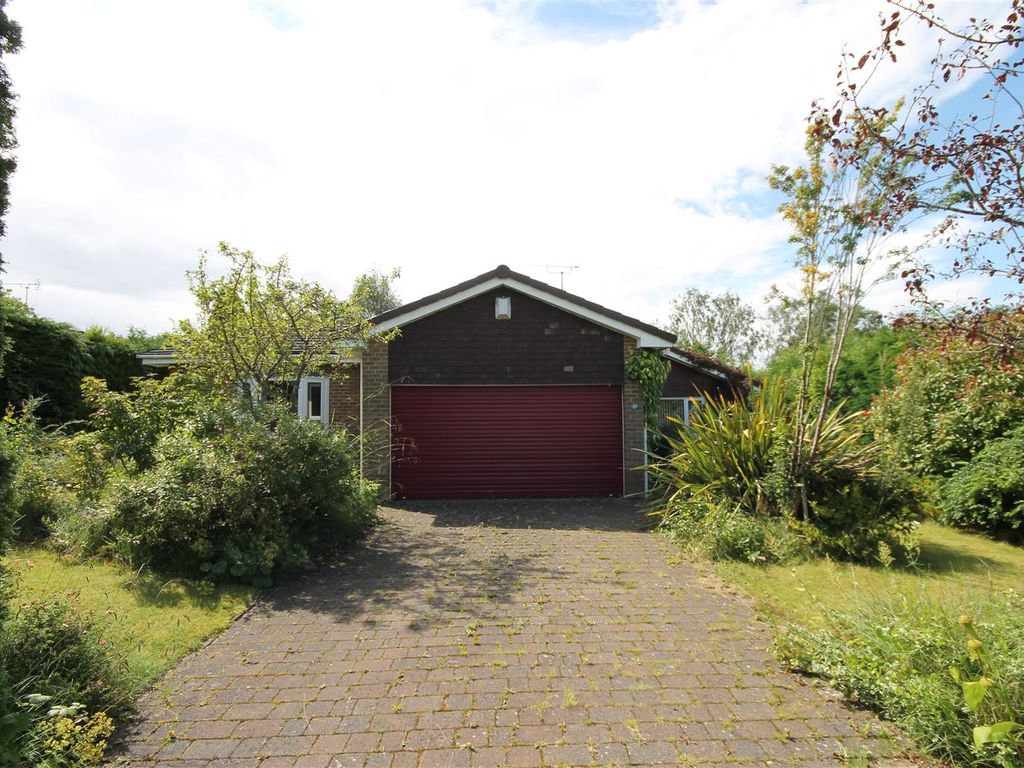 3 bed detached bungalow for sale in Ashdale, Darras Hall, Newcastle