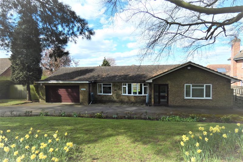 3 bed bungalow for sale in Leatherhead Road, Bookham, Leatherhead KT23