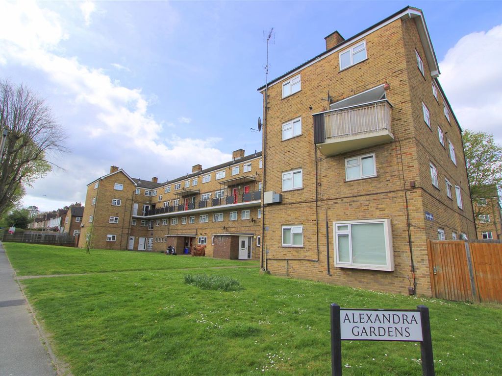 2 bed for sale in Alexandra Gardens, Stanley Road