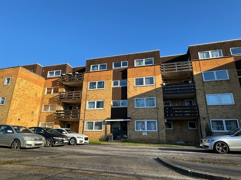 1 bed flat for sale in September Way, Stanmore HA7, £259,950 Zoopla