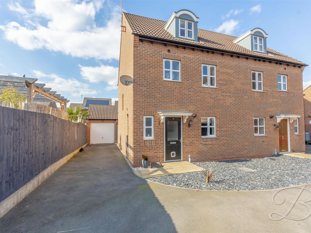 4 bed semidetached house for sale in Piper Close, Mansfield Woodhouse