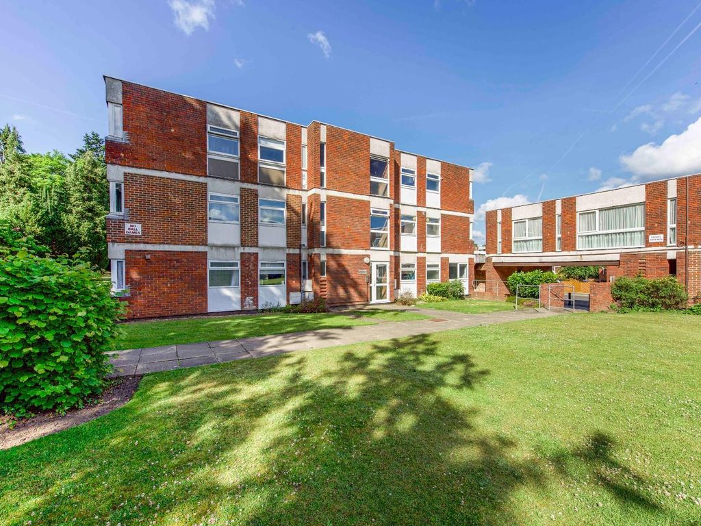 2 bed flat for sale in Brantwood Gardens, West Byfleet KT14 Zoopla
