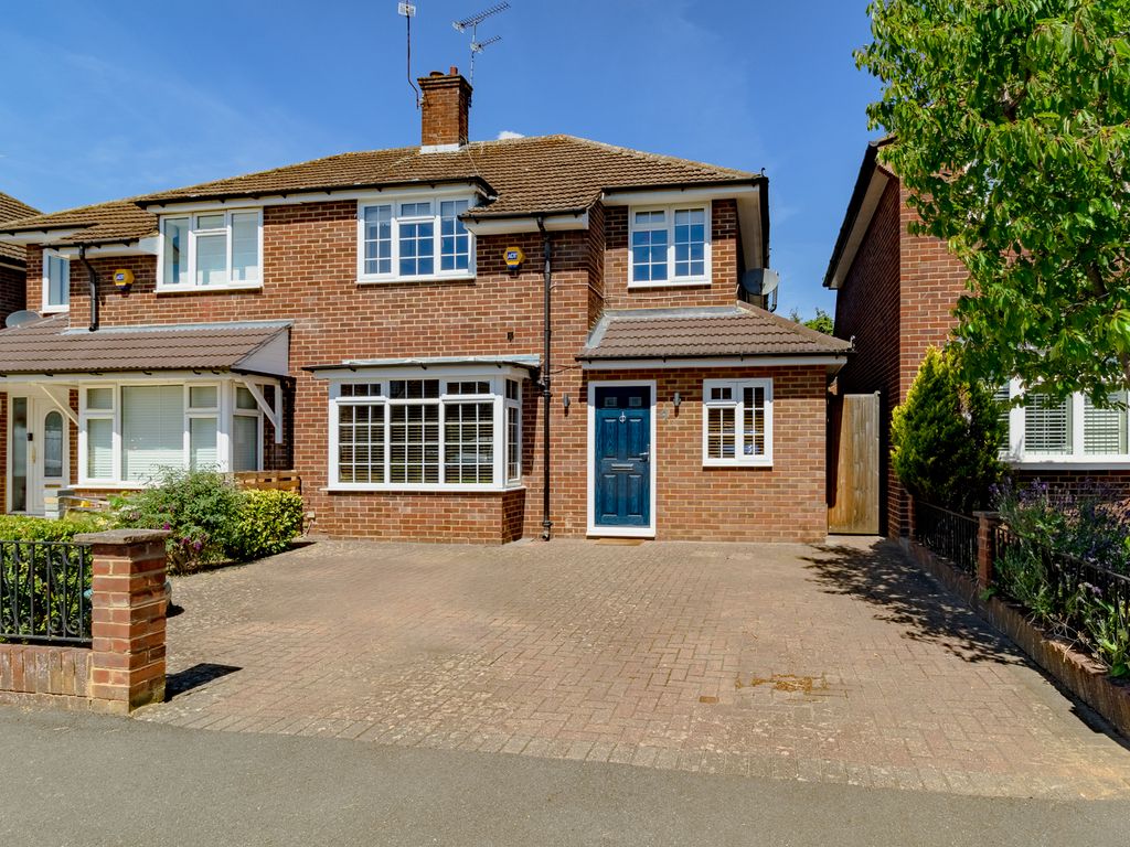 3 bed semidetached house for sale in Walpole Road, Old Windsor