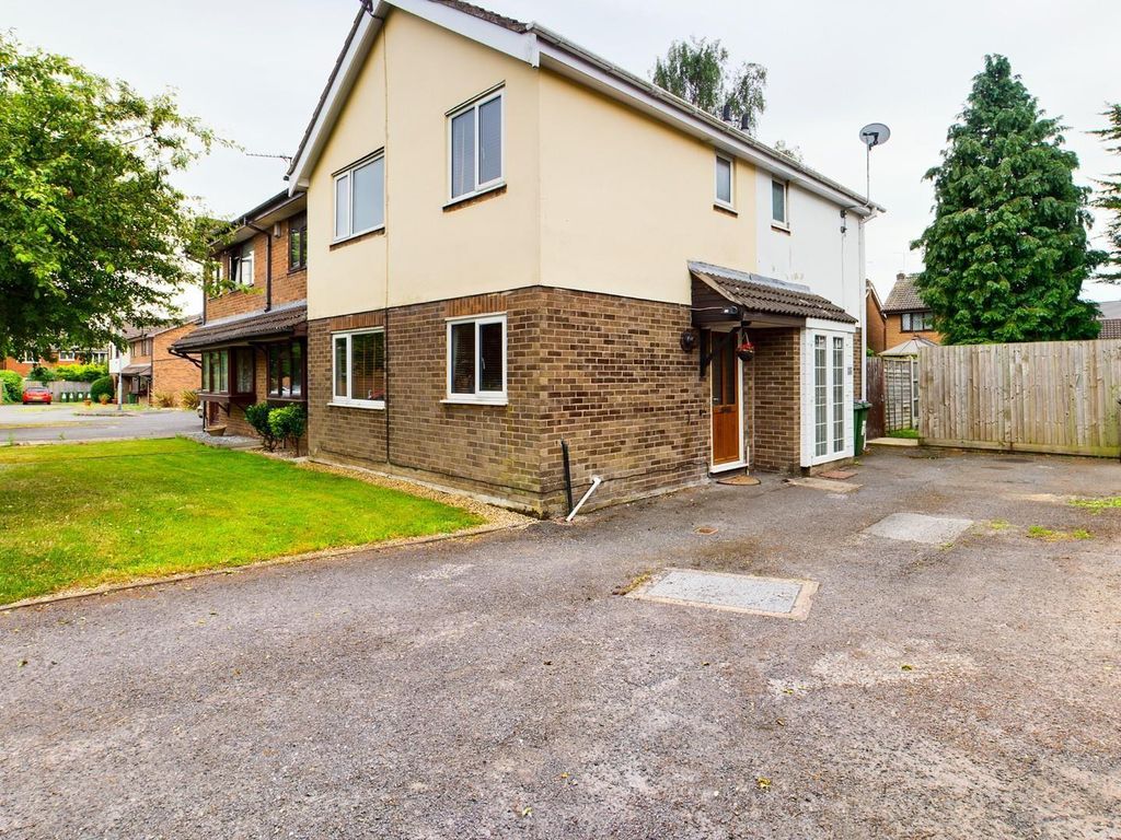 2 bed terraced house for sale in Haybarn Close, Littlethorpe, Leicester LE19 Zoopla
