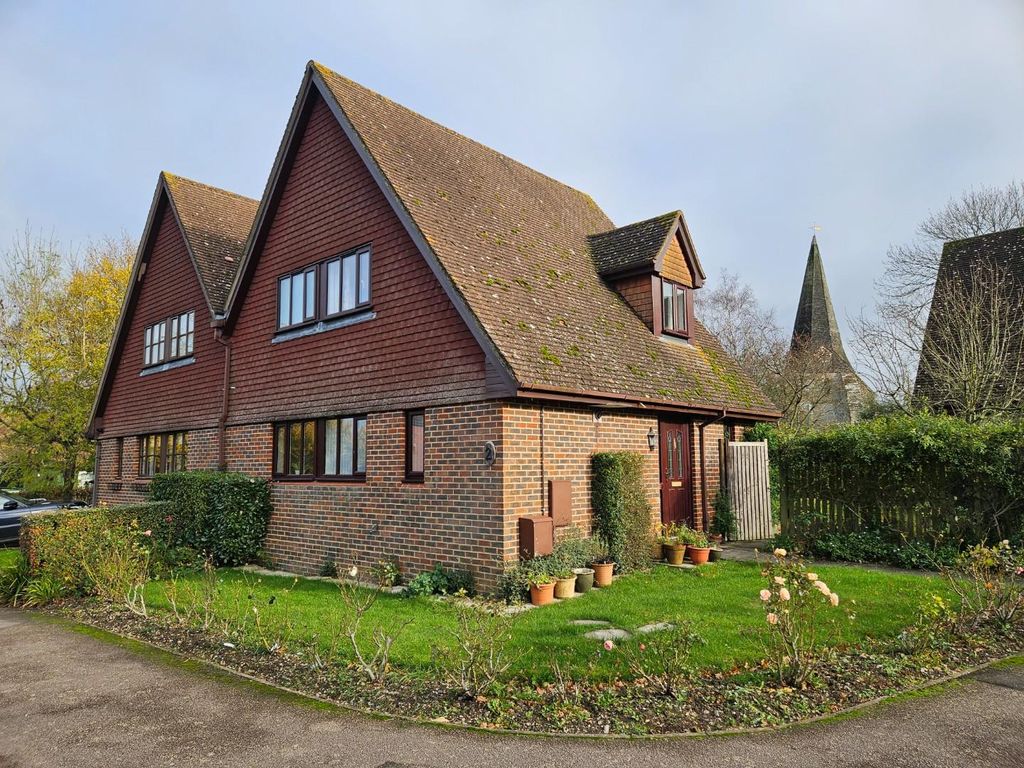 3 bed semidetached house for sale in Rectory Close, Woodchurch