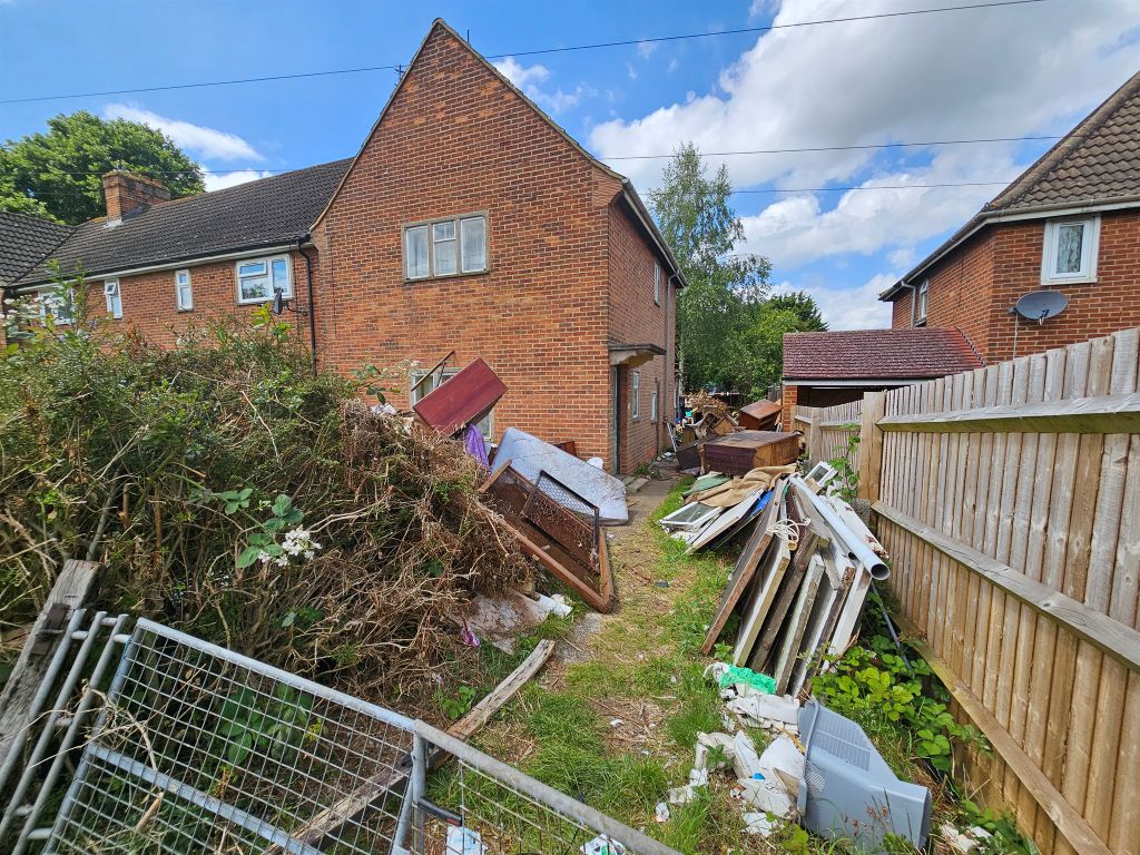 3 bed end terrace house for sale in Eaton Road, Aylesbury HP21, £