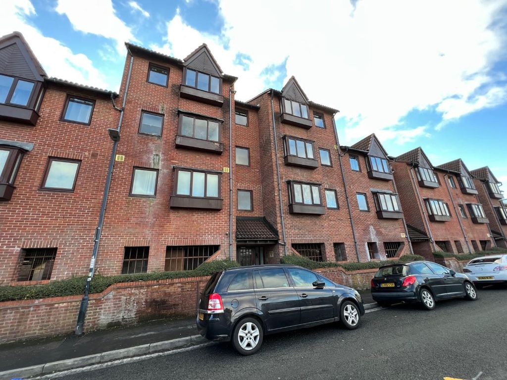 Studio to rent in Chester Court, Victoria Avenue, Redfield, Bristol BS5