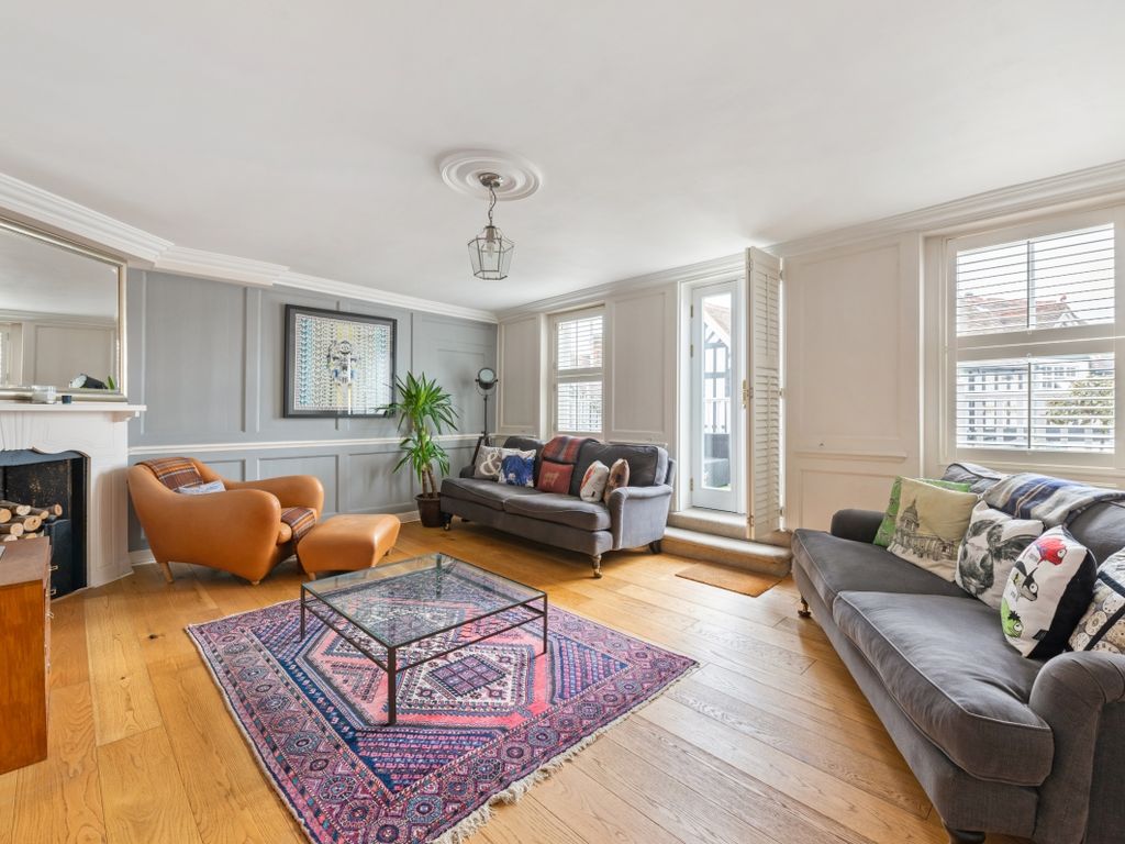 2 bed flat to rent in High Street, Datchet, Slough SL3, £1,850 pcm Zoopla