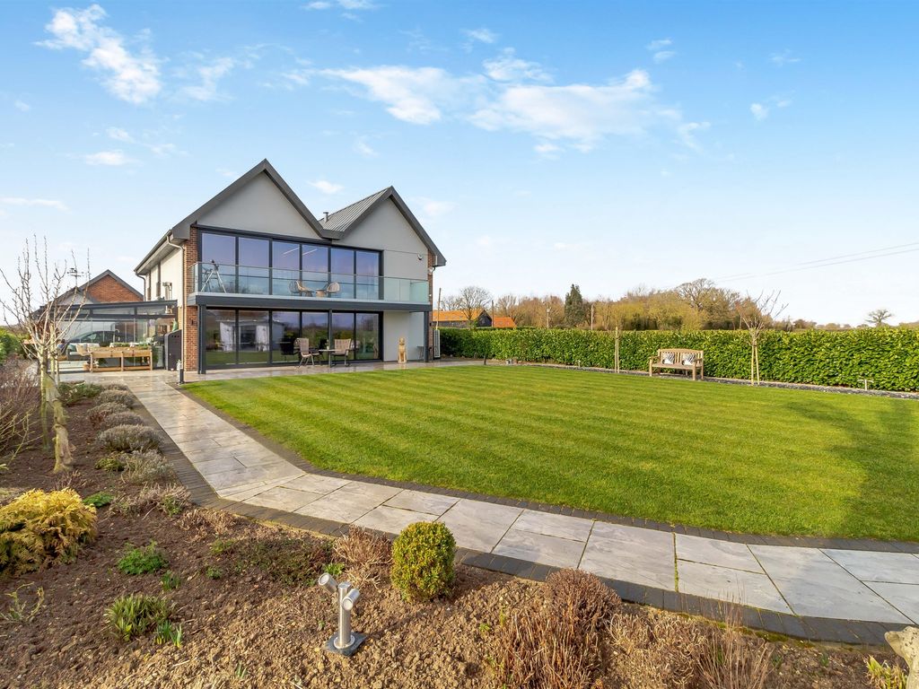 4 bed detached house for sale in High London Lane, Winfarthing, Diss