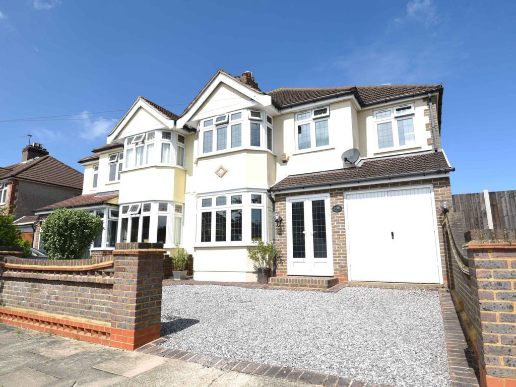 4 bed semidetached house for sale in Heather Glen, Rise Park RM1, £