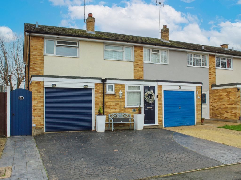 4 bed end terrace house for sale in Ulting Way, Wickford SS11, £450,000