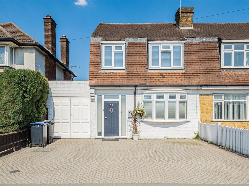 3 bed semidetached house for sale in Oxford Gardens, Denham, Uxbridge