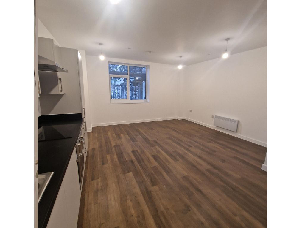 2 bed flat to rent in Victoria Street, West Bromwich B70, £995 pcm Zoopla