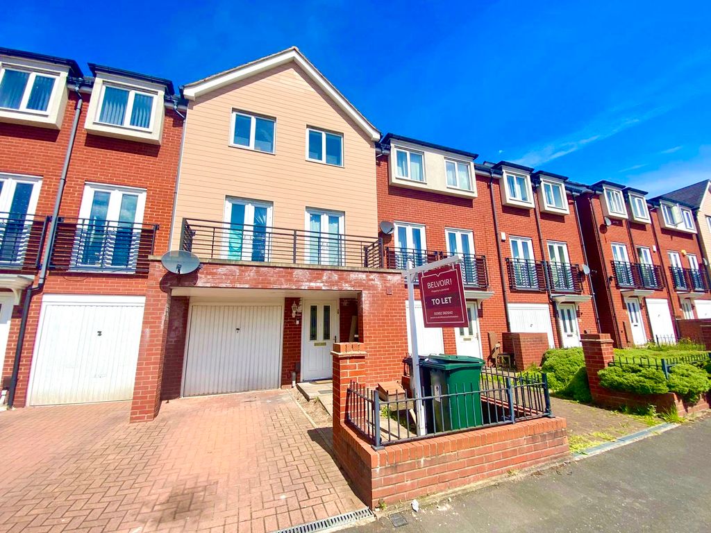 4 bed town house to rent in Tumbler Grove, Wolverhampton WV10 Zoopla