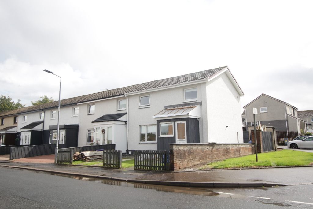 3 bed end terrace house to rent in Wilton Road, Carluke, South