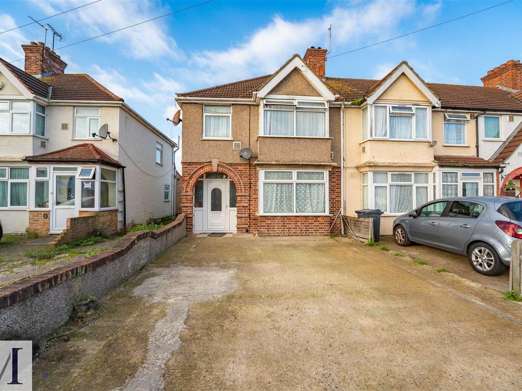 3 bed end terrace house for sale in Clevedon Gardens, Hounslow TW5, £550,000 Zoopla