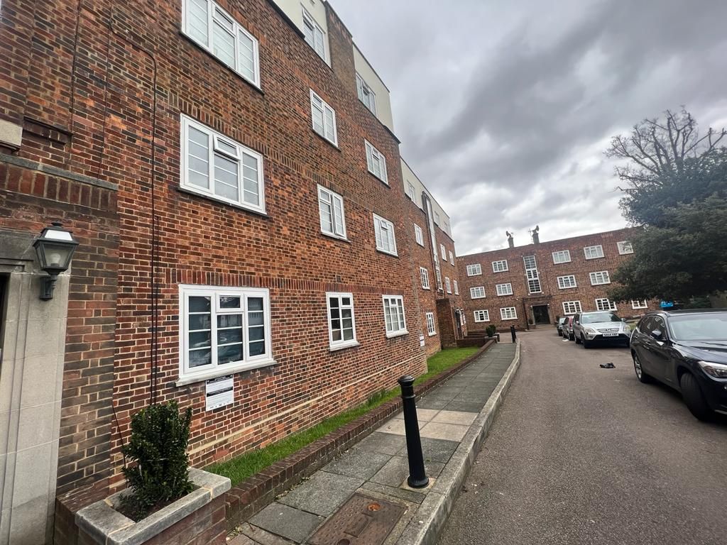 3 bed flat to rent in High Street, London N14 Zoopla
