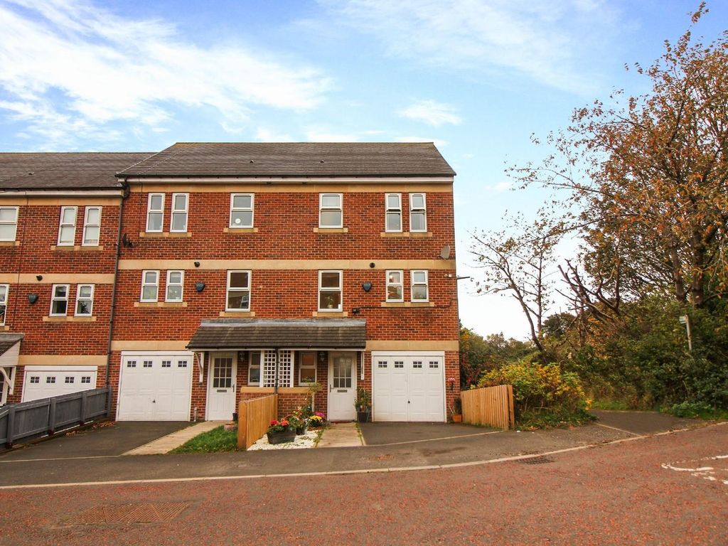 3 bed semidetached house for sale in Moss Side, Gateshead NE9, £