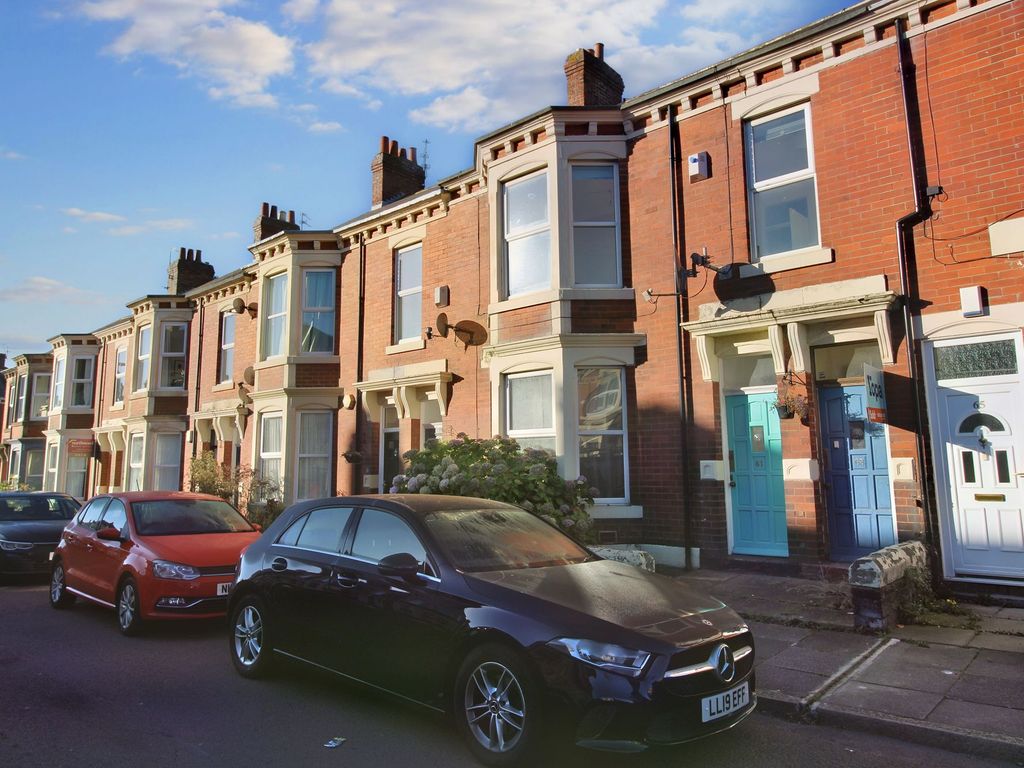3 bed flat for sale in Whitefield Terrace, Newcastle Upon Tyne NE6, £