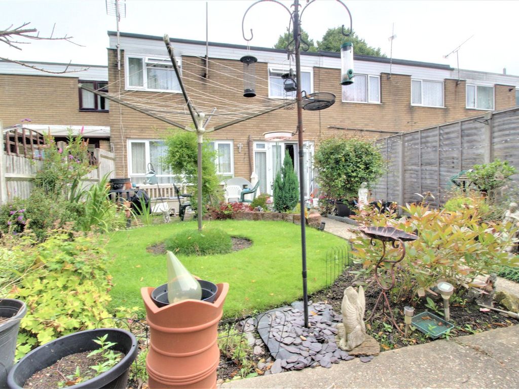 3 bed terraced house to rent in Caswell Close, Farnborough GU14 Zoopla
