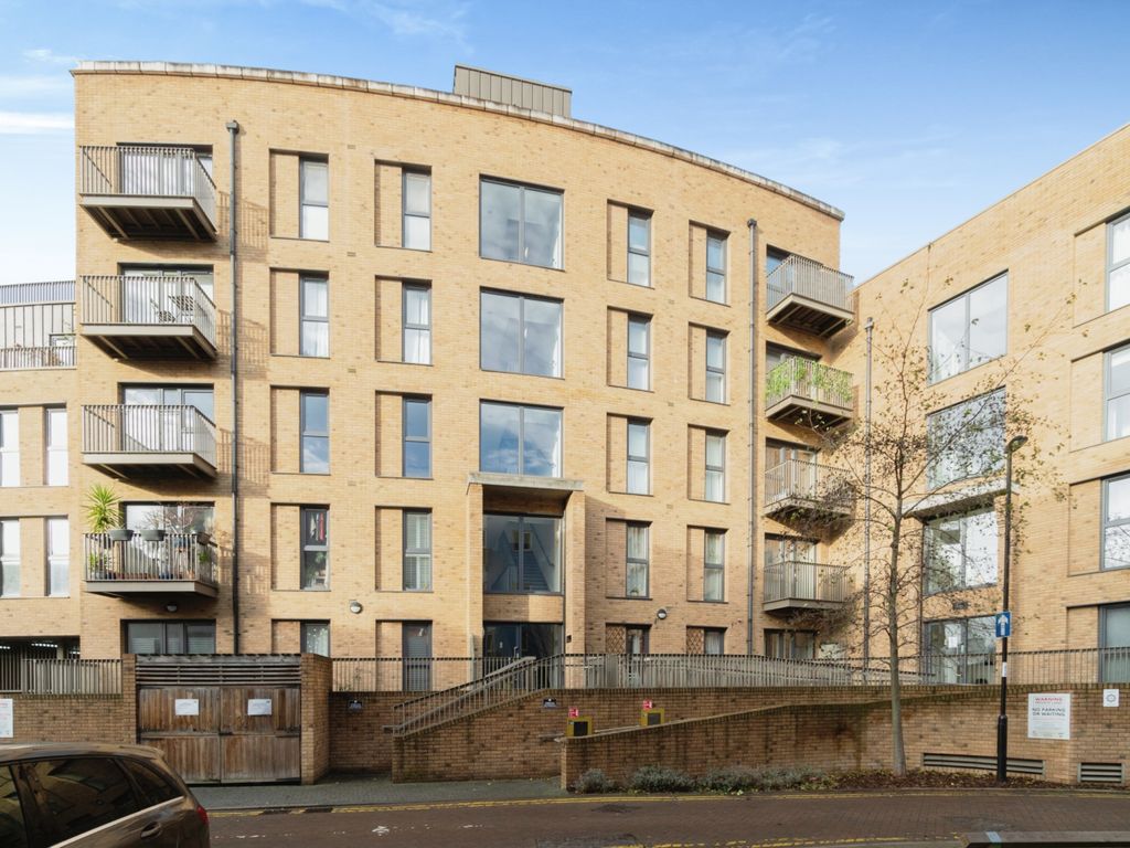 123 Connersville Way Croydon CR0  