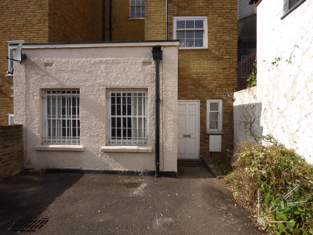 Studio to rent in Harmer Street, Gravesend DA12 Zoopla