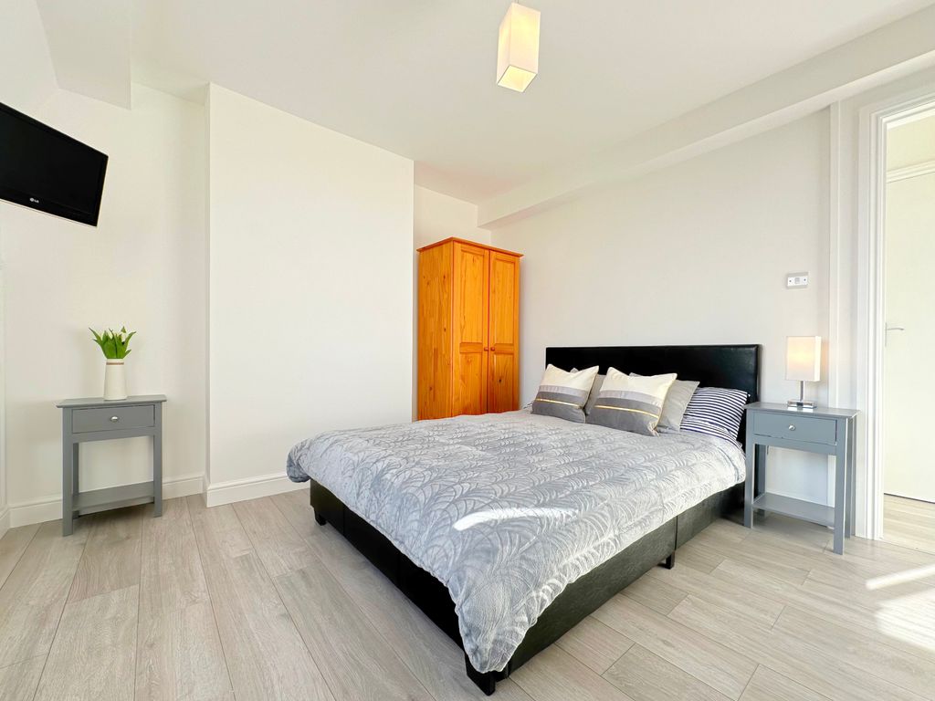 Studio to rent in Whitchurch Lane, Edgware HA8, £1,000 pcm Zoopla