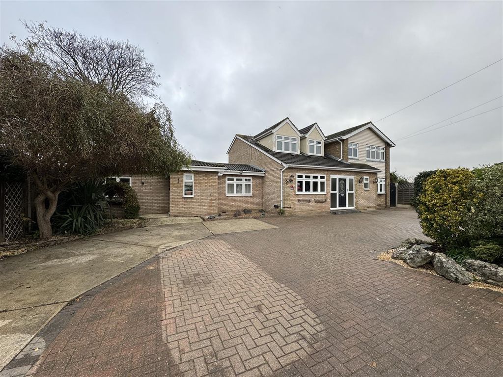 7 bed detached house for sale in Beverley Close, Orsett, Grays RM16, £