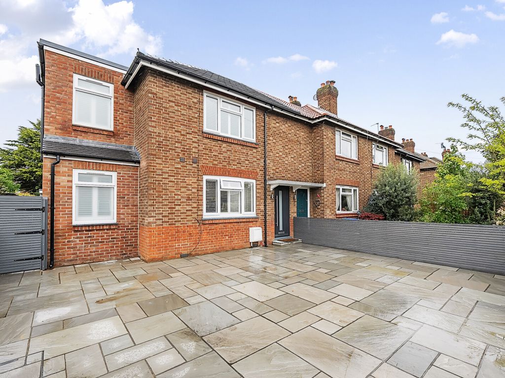 4 bed end terrace house for sale in Sheridan Road, Richmond TW10, £
