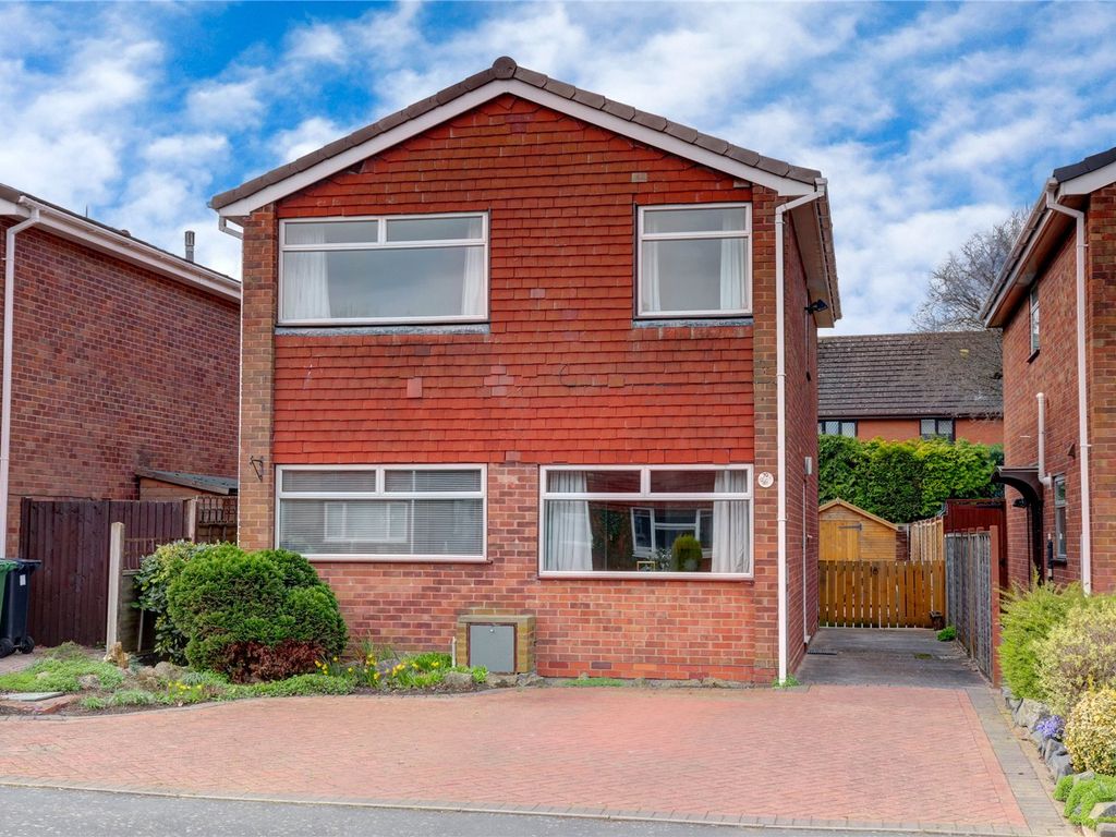 4 bed detached house for sale in York Avenue, Droitwich, Worcestershire