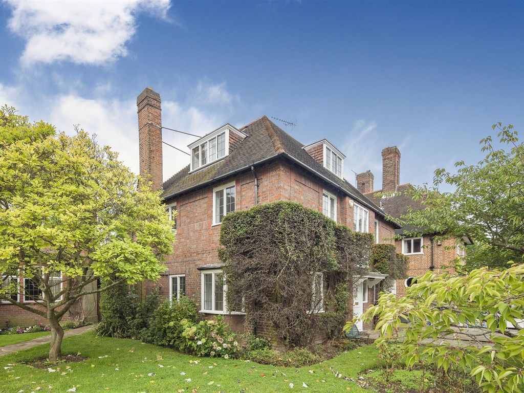 5 bed property to rent in Turner Close, Hampstead Garden Suburb, London