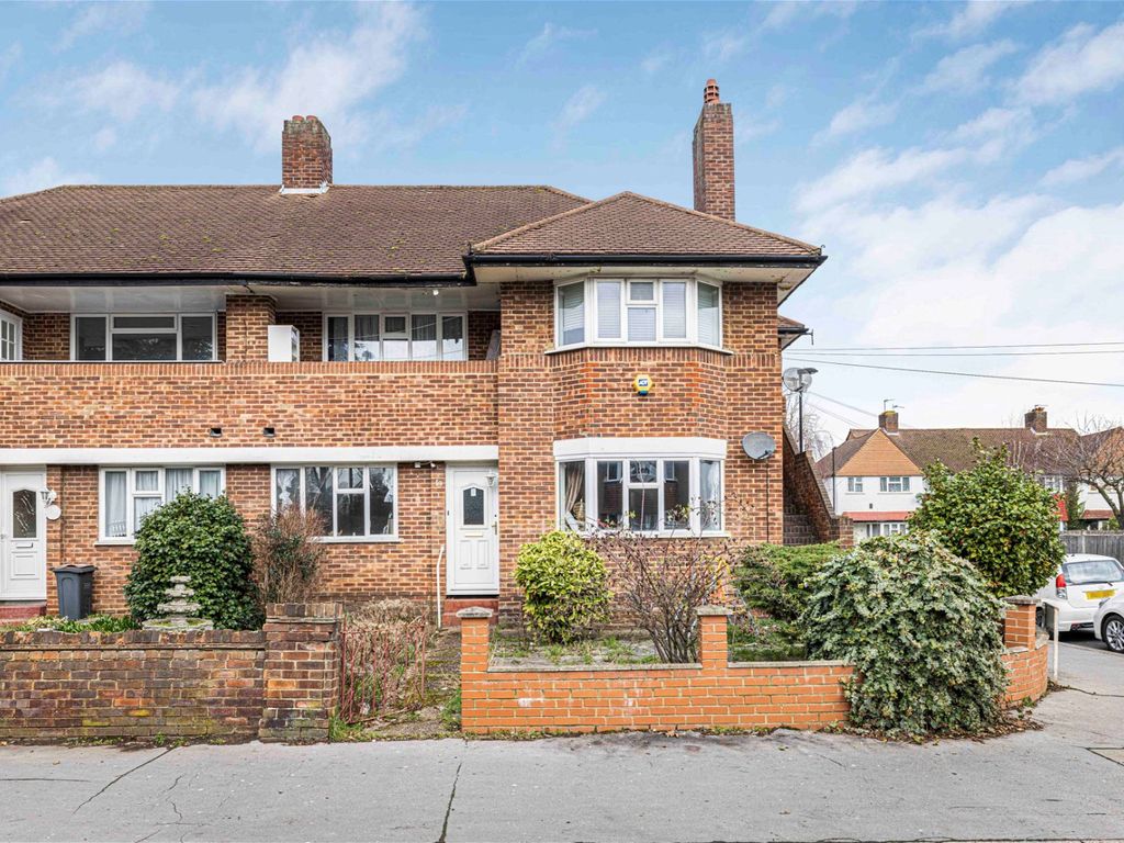 2 bed for sale in Warwick Road, Thornton Heath CR7, £275,000